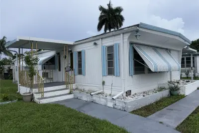 1666 SW 85th Ave, Davie: photo 1 of 28
