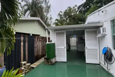 1416 SW 27th St, Fort Lauderdale: photo 1 of 38