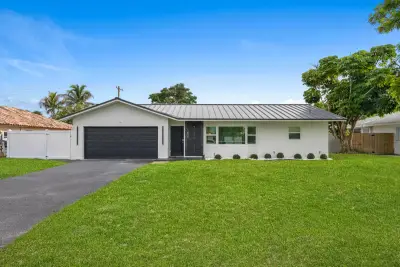 1650 NW 9th St, Boca Raton: photo 1 of 37