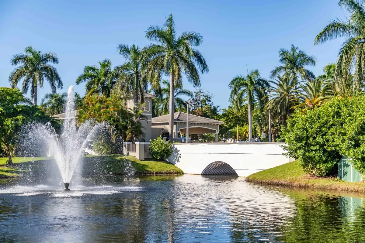 4602 NE Martinique Way #H2, Coconut Creek: photo 1 of 101
