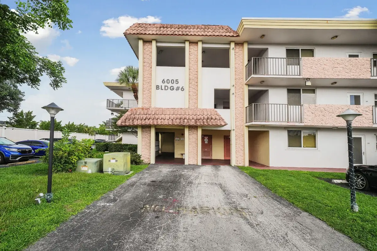 6005 Del Lago Cir #311, Sunrise: photo 1 of 15