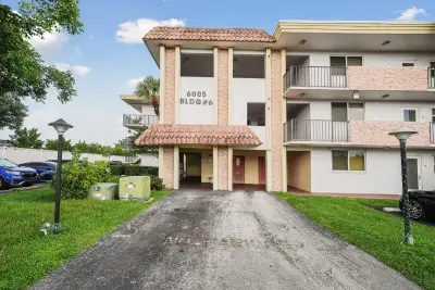 6005 Del Lago Cir #311, Sunrise: photo 1 of 15