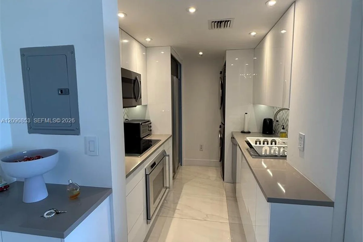 10275 Collins Ave #434, Bal Harbour: photo 1 of 17