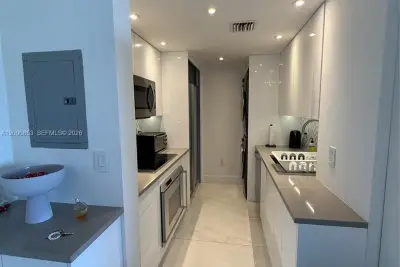 10275 Collins Ave #434, Bal Harbour: photo 1 of 17