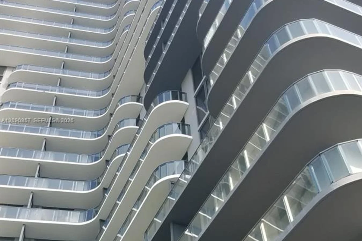 121 NE 34 St #1515, Miami: photo 1 of 46