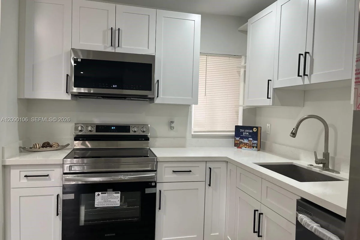 5020 SW 26th Ave #1-2, Dania Beach: photo 1 of 10