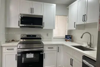 5020 SW 26th Ave #1-2, Dania Beach: photo 1 of 10