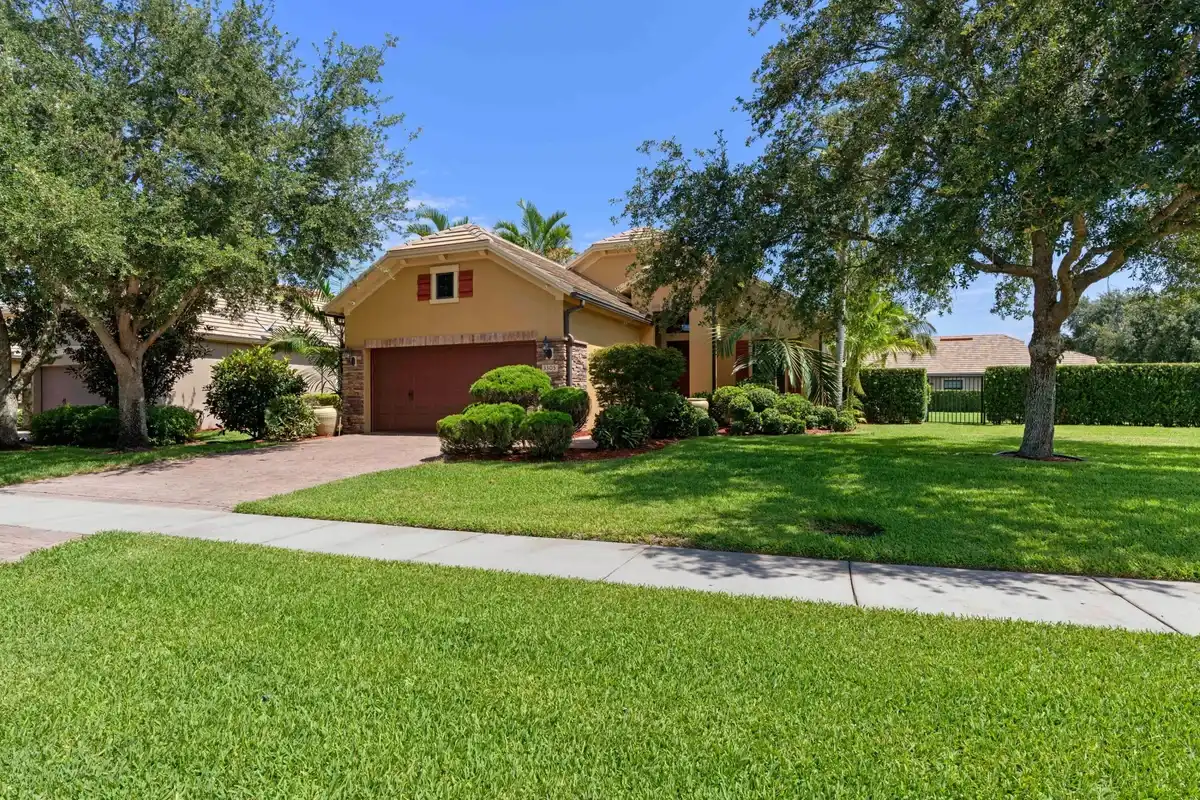 3305 Florence St, Wellington: photo 1 of 47