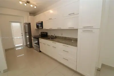 540 74th St #3, Miami Beach: photo 1 of 23