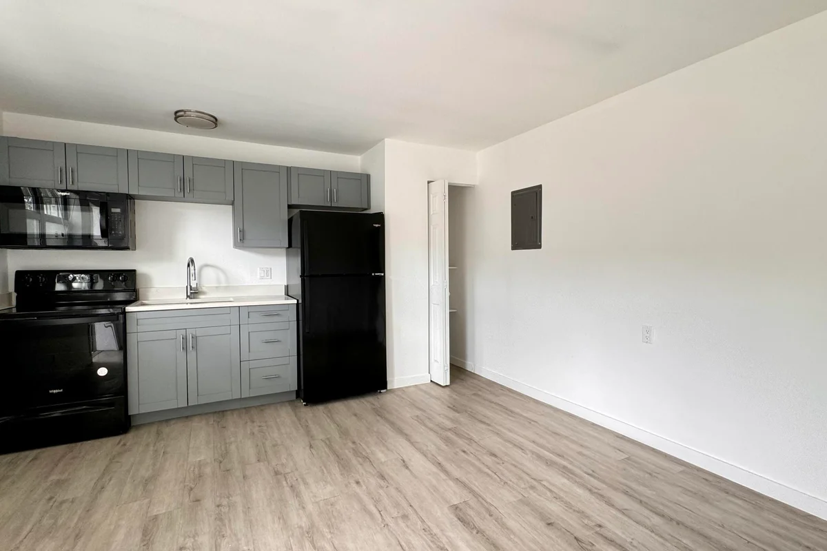 225 S F St #7, Lake Worth Beach: photo 1 of 11