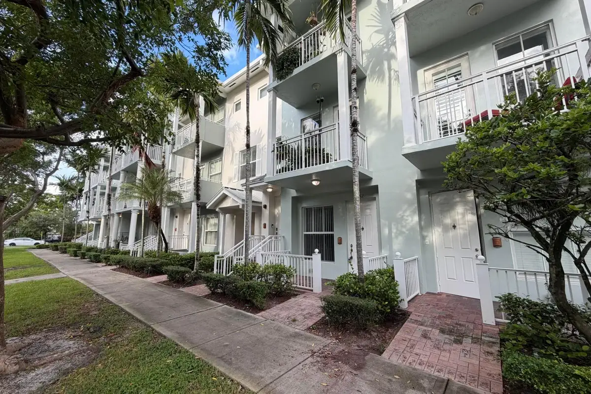 252 SW 14th Ave, Fort Lauderdale: photo 1 of 10