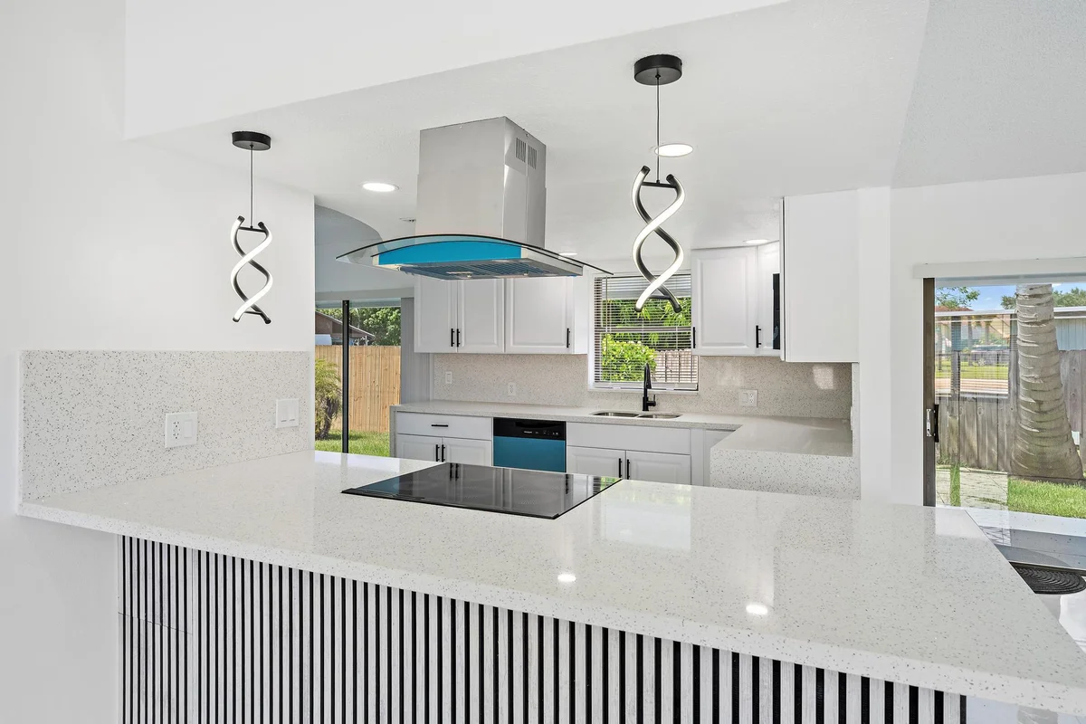 1633 Woods Bend Rd, West Palm Beach: photo 1 of 27