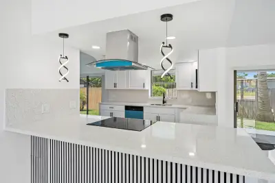 1633 Woods Bend Rd, West Palm Beach: photo 1 of 27