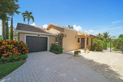 1875 NW 10th St, Delray Beach: photo 1 of 34