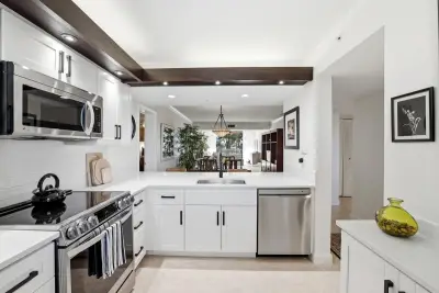 2101 Marina Isle Way #404, Jupiter: photo 1 of 17