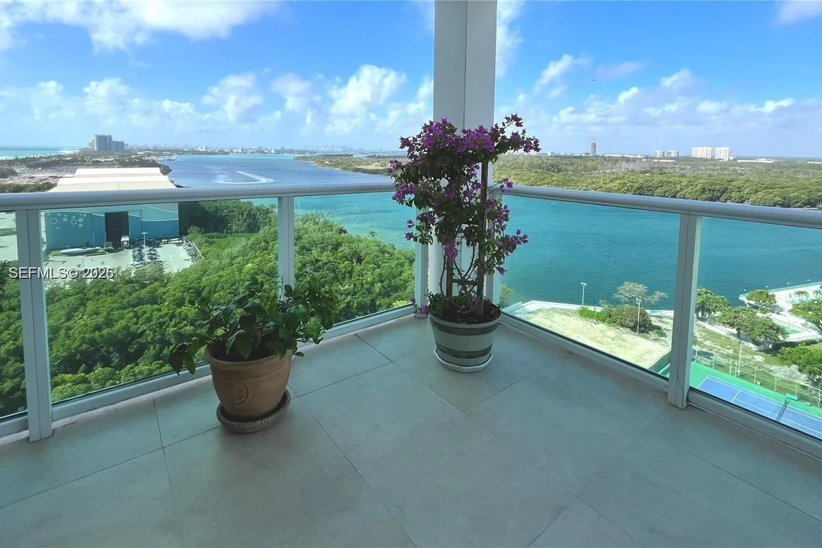 100 Bayview Dr #1827, Sunny Isles Beach: photo 1 of 34