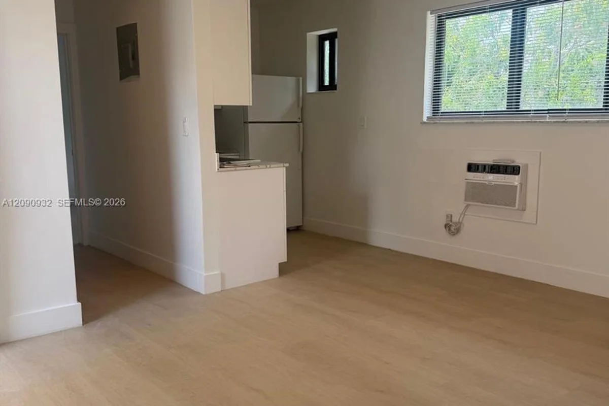 7535 NE 2nd Ct #3, Miami: photo 1 of 9