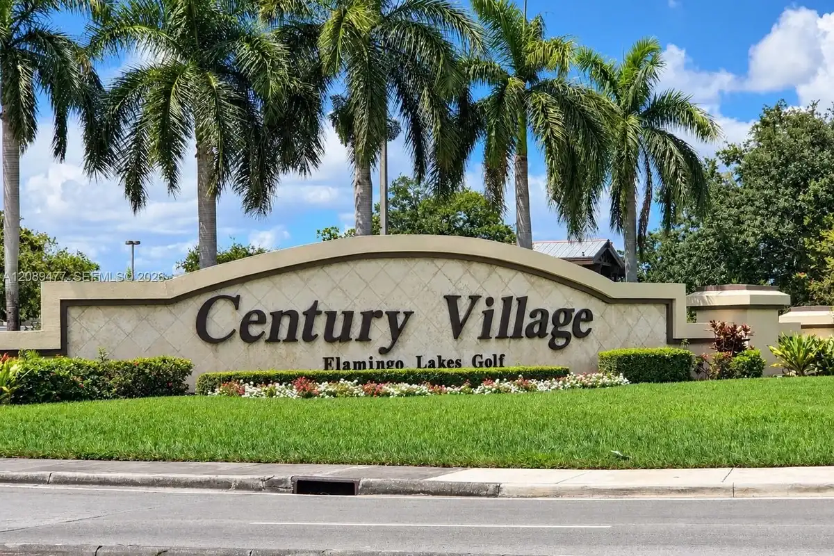 300 SW 134th Way #105E, Pembroke Pines: photo 1 of 23
