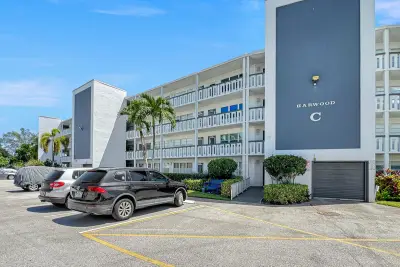 1013 Harwood C, Deerfield Beach: photo 1 of 30