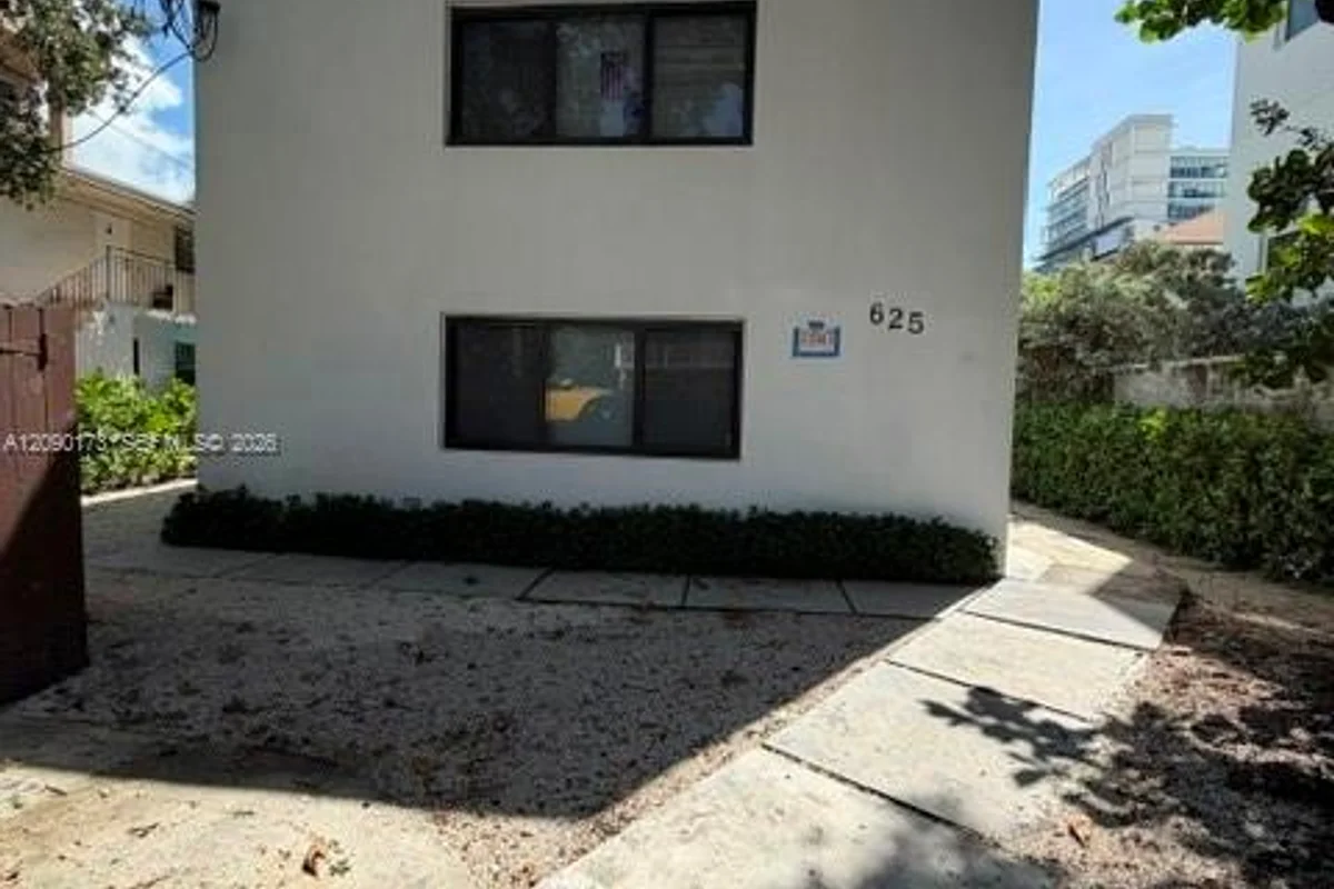 625 SW 5th Ave #8, Miami: photo 1 of 9