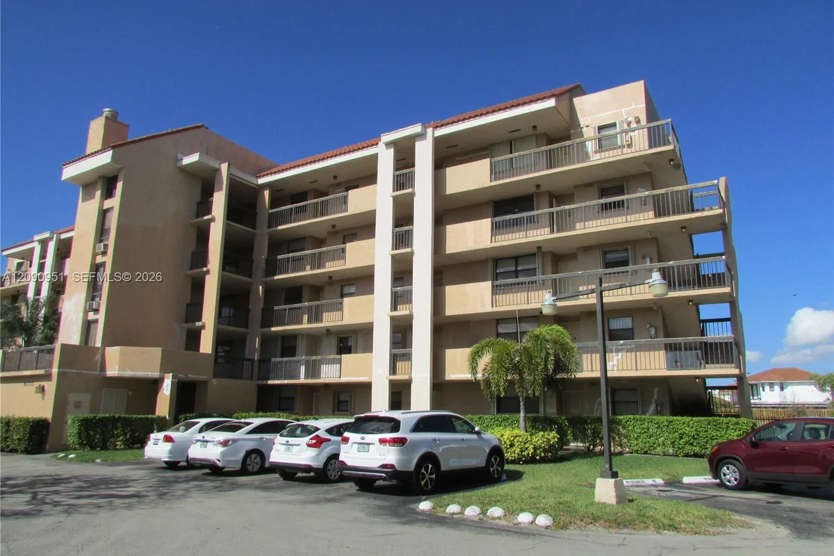 10315 NW 9th St Cir #407-14, Miami: photo 1 of 20