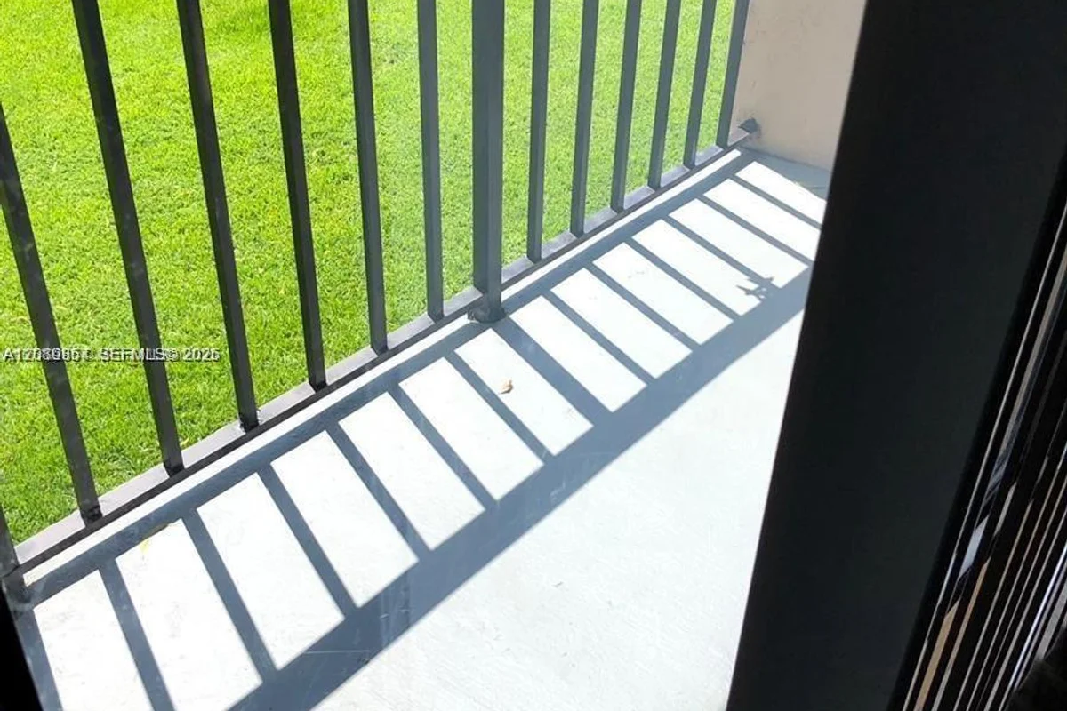 6745 W 26th Dr #203-4, Hialeah: photo 1 of 3