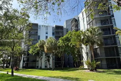 3301 N Country Club Dr #211, Aventura: photo 1 of 25