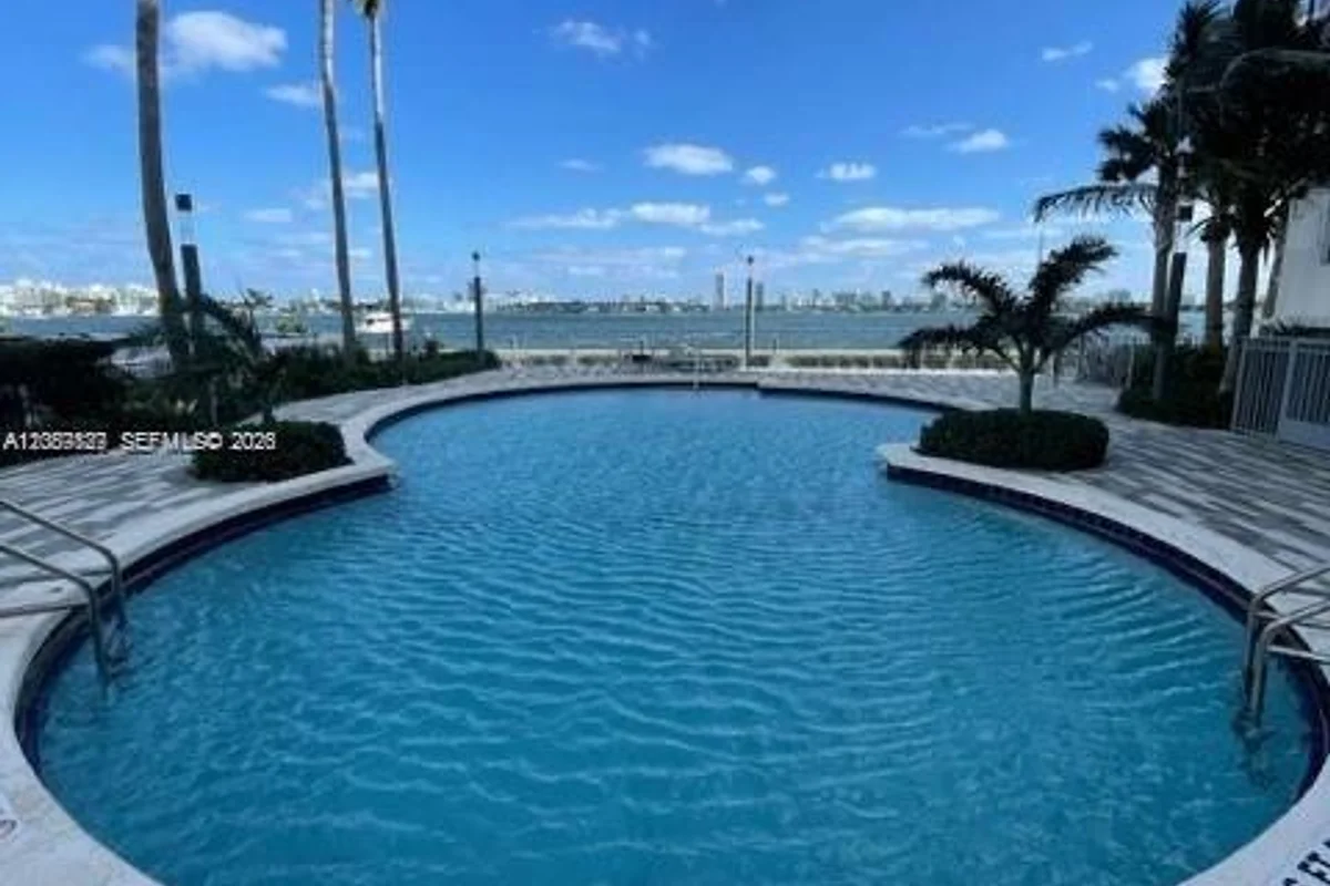 7501 E Treasure Dr #9R, North Bay Village: photo 1 of 6