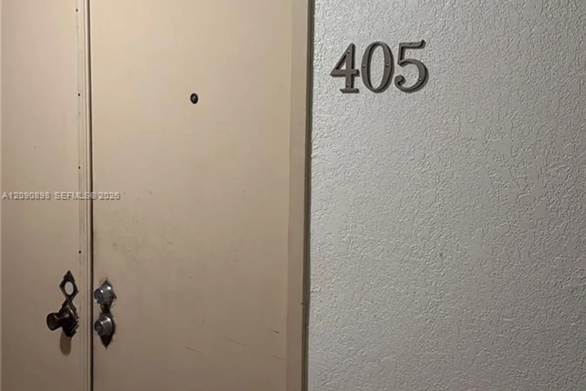 16751 NE 9th Ave #405, North Miami Beach: photo 1 of 8