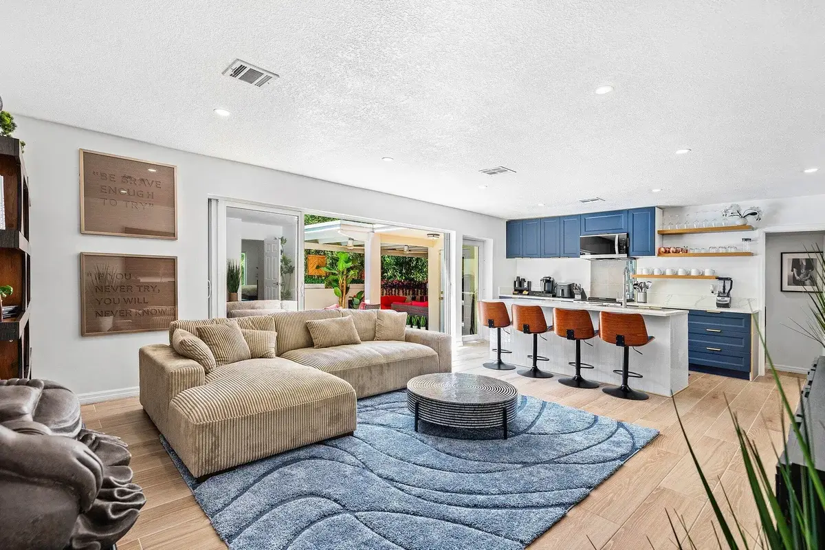 2041 NE 30th St, Fort Lauderdale: photo 1 of 43