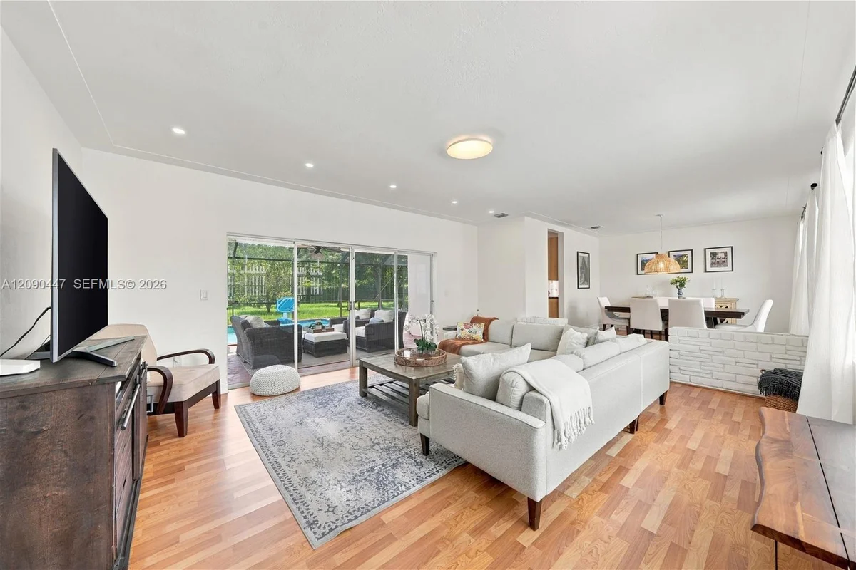 7420 SW 130th St, Pinecrest: photo 1 of 45