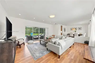 7420 SW 130th St, Pinecrest: photo 1 of 45