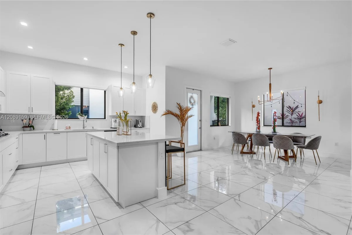 4363 NW 81st Ave, Doral: photo 1 of 54
