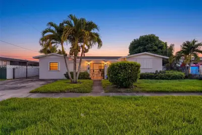17325 NW 17th Ave, Miami Gardens: photo 1 of 24