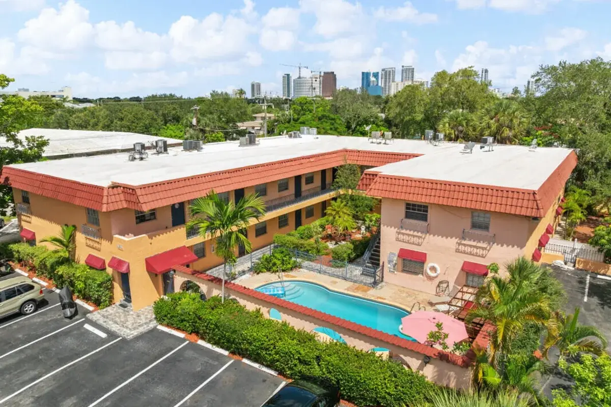 1545 Miami Rd #102, Fort Lauderdale: photo 1 of 6