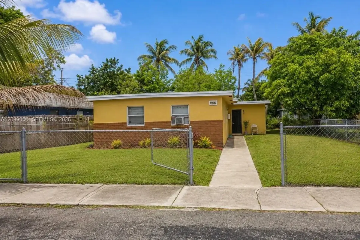 2930 NW 8th St #2, Fort Lauderdale: photo 1 of 9