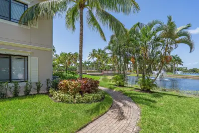 2810 Grande Pkwy #107, Palm Beach Gardens: photo 1 of 53