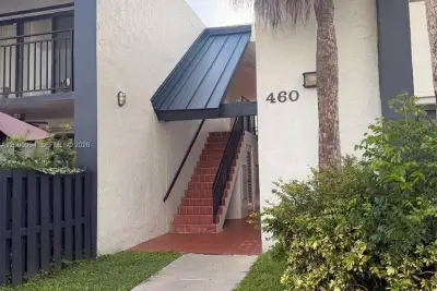 460 W Park Dr #202, Miami: photo 1 of 13
