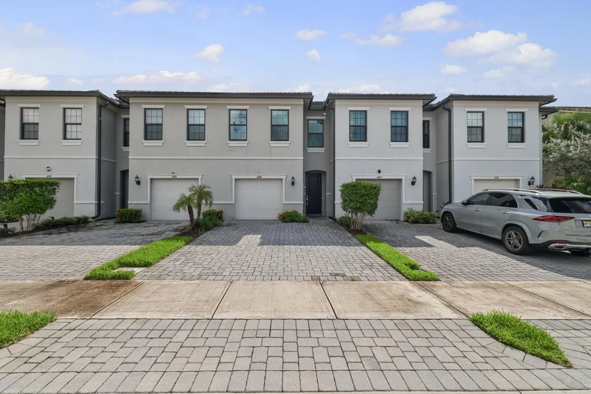 4488 Appleton Cir E, Oakland Park: photo 1 of 79