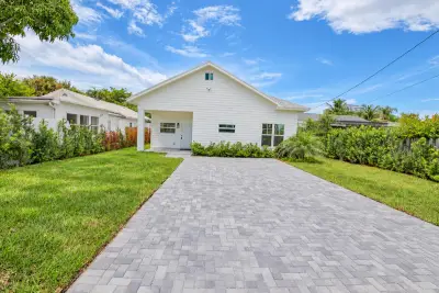 520 38th St, West Palm Beach: photo 1 of 50