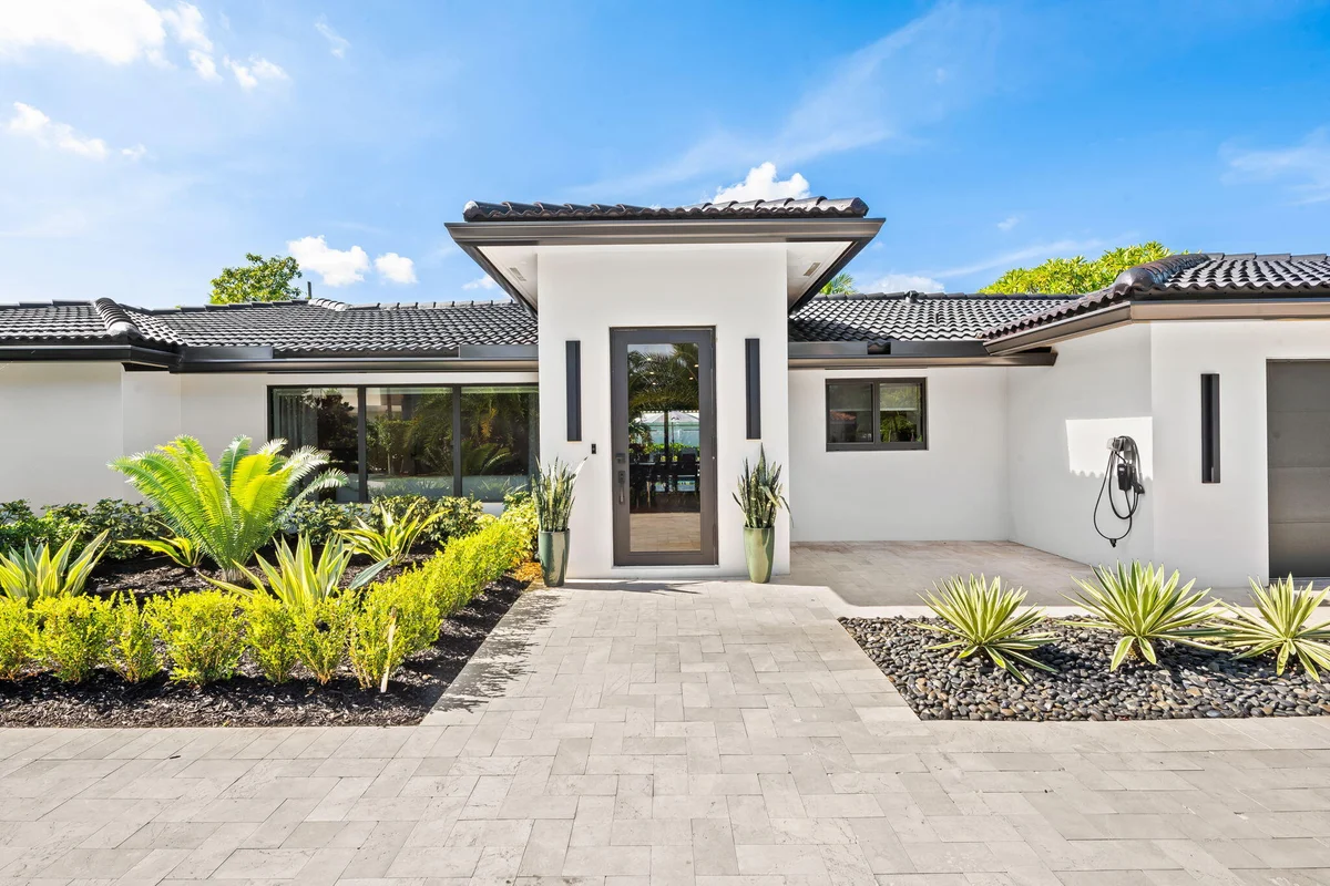 2648 NE 34th St, Fort Lauderdale: photo 1 of 30