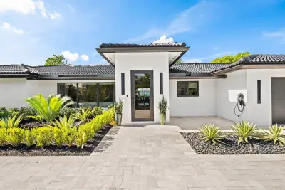 2648 NE 34th St, Fort Lauderdale: photo 1 of 30