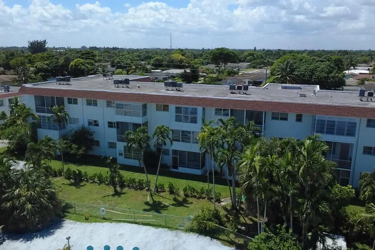 1380 NW 43rd Ter #207, Lauderhill: photo 1 of 10