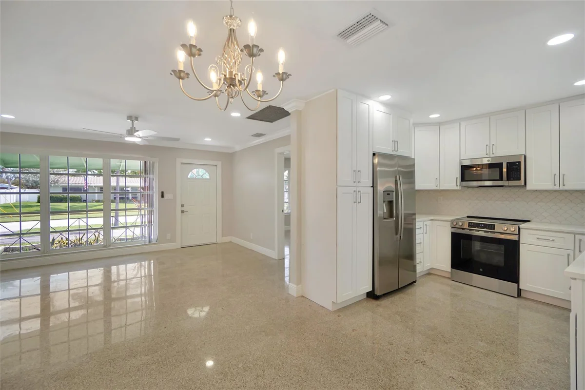 917 SE 15th Ct, Deerfield Beach: photo 1 of 28