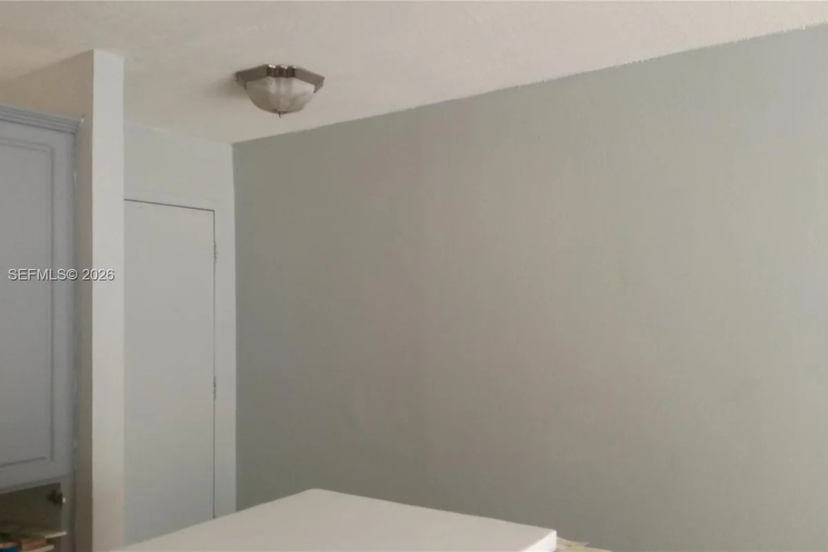 300 W 74th Pl #303, Hialeah: photo 1 of 18