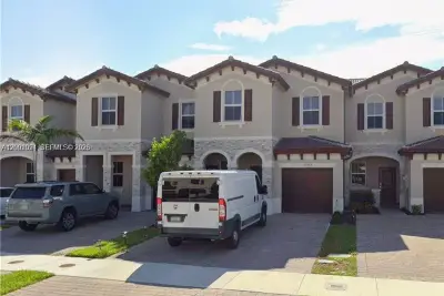 12525 NW 23rd Pl, Miami: photo 1 of 7
