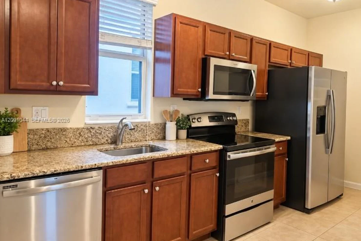 9532 SW 169th Pl, Miami: photo 1 of 4