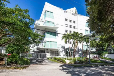1528 Brickell Ave #109, Miami: photo 1 of 15