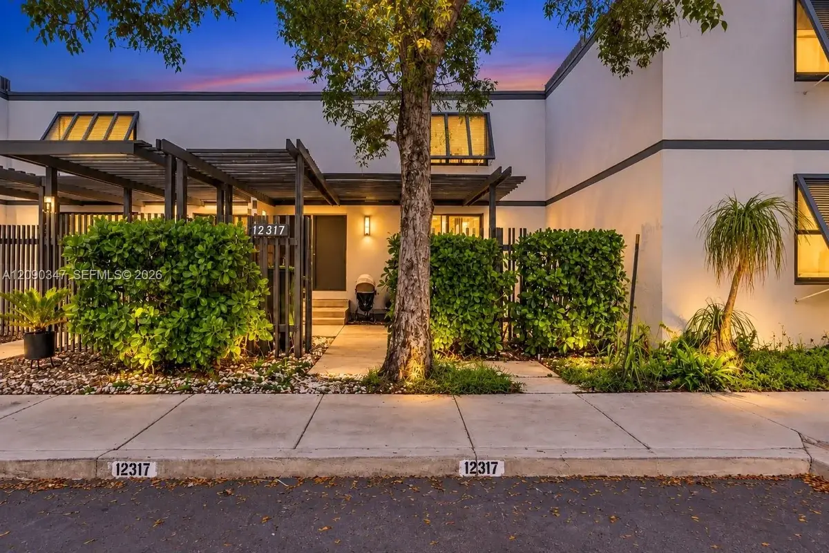 12317 NW 11th St, Pembroke Pines: photo 1 of 16
