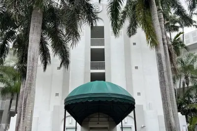 10750 NW 66th St #401, Doral: photo 1 of 31